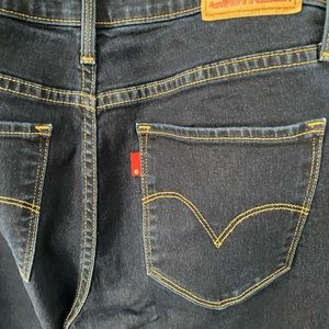 Size 30 Levi’s skinny Jean dark wash